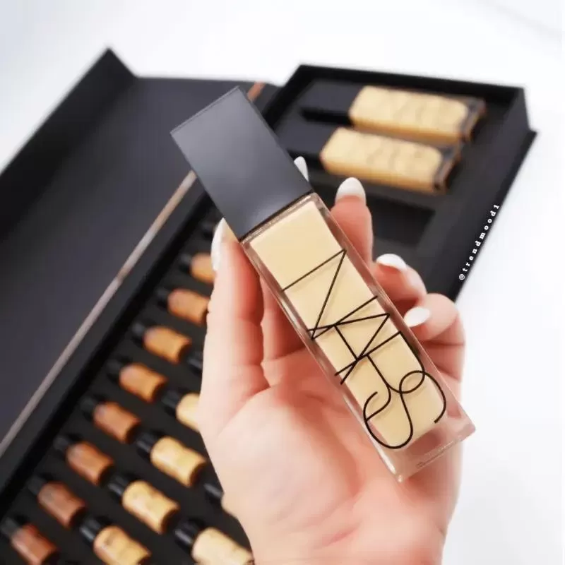 Kem nền Nars Natural Radiant Longwear Foundation cao cấp