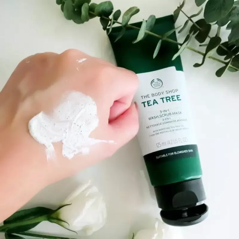 Kem tẩy tế bào chết da mặt The Body Shop Tea Tree 3-in-1 Scrub